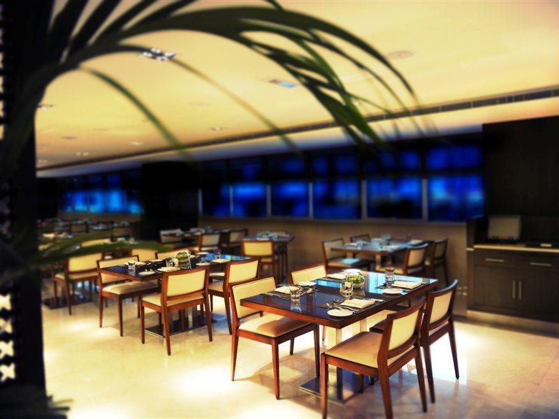 Hotel Ramada Downtown 4*