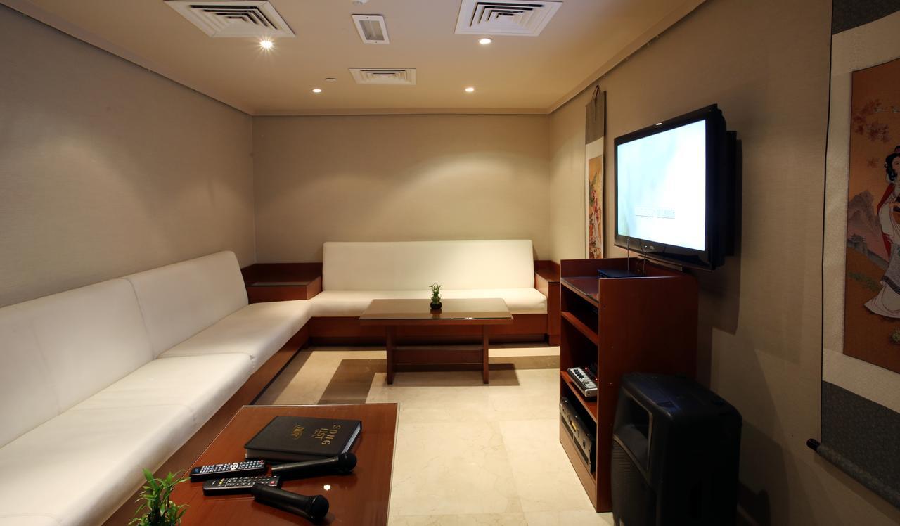 Ramada Downtown 4*